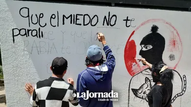 Alumnos de Humanidades de la UAEMéx plasman inconformidades en muros de su facultad