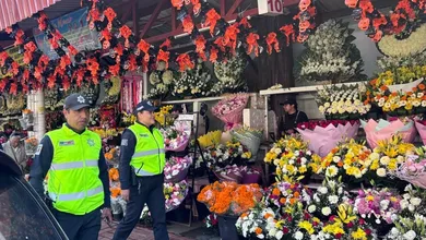 Refuerzan seguridad en cementerios de Toluca por Día de Muertos.