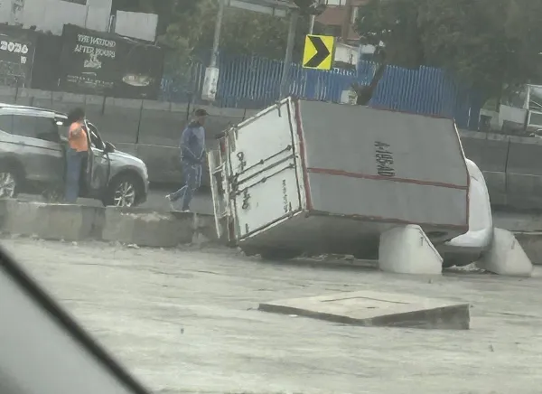 Accidente en carriles centrales de Periférico Norte hoy: Reportan tráfico intenso en Naucalpan