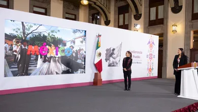 Turistas recorren destinos mexicanos tras confirmarse que México crece 6% en turismo este año.