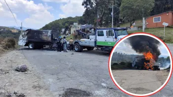 Vecinos de Xonacatlán rechazan reapertura de relleno sanitario y queman camión recolector