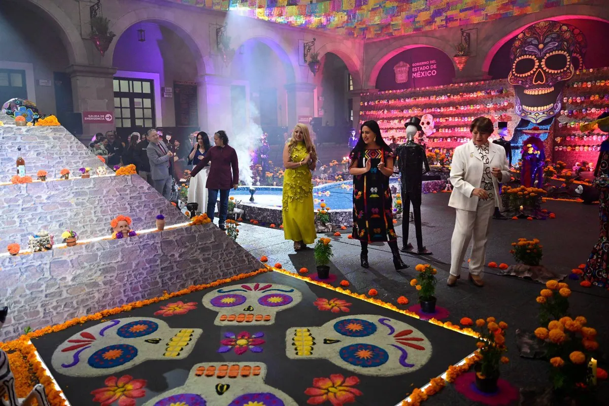 Inauguran Ofrenda Monumental en Palacio de Gobierno