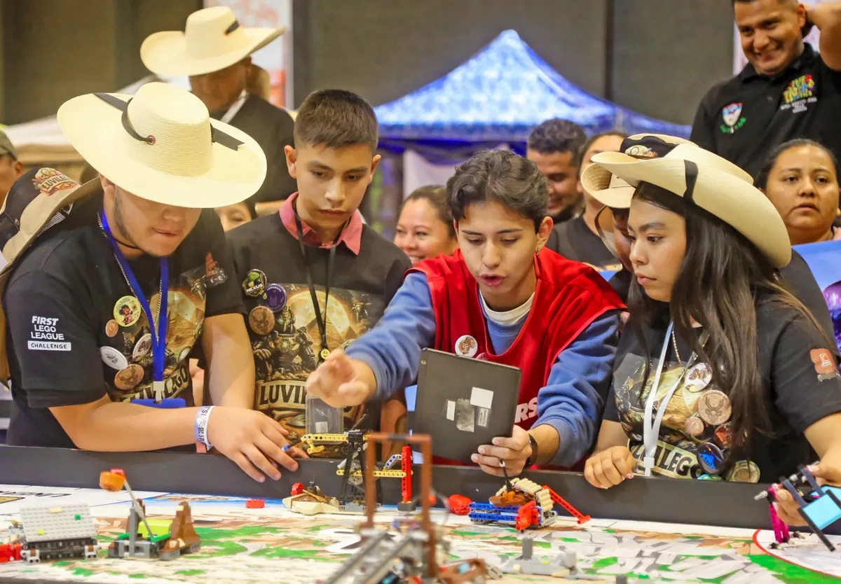 Actualmente existen 202 clubes de robótica distribuidos en los 125 municipios del estado.