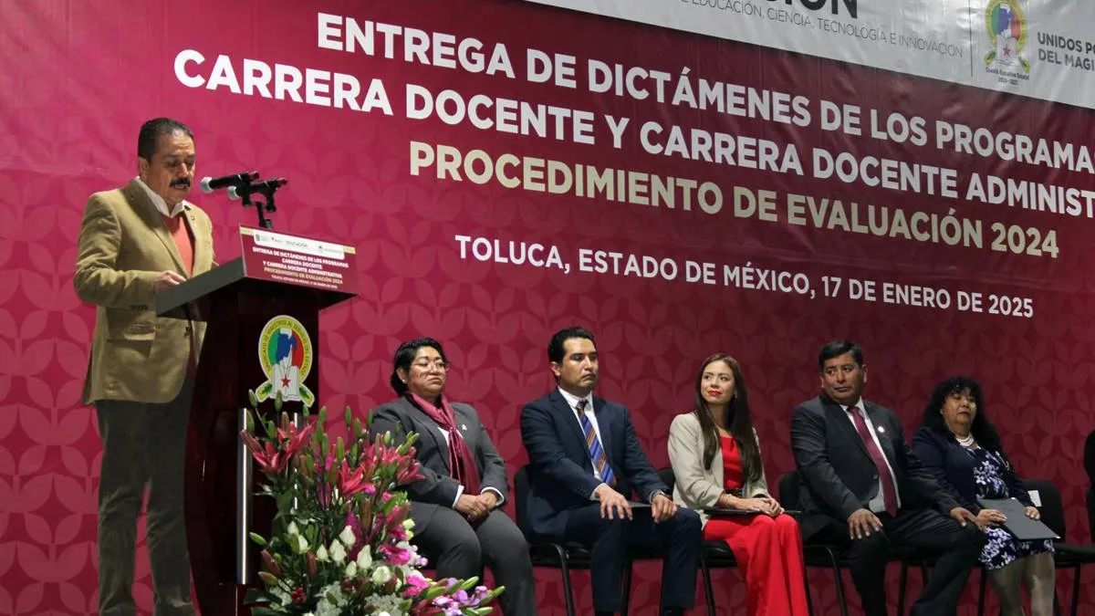 SMSEM y SECTI entregan dictámenes a 233 docentes 