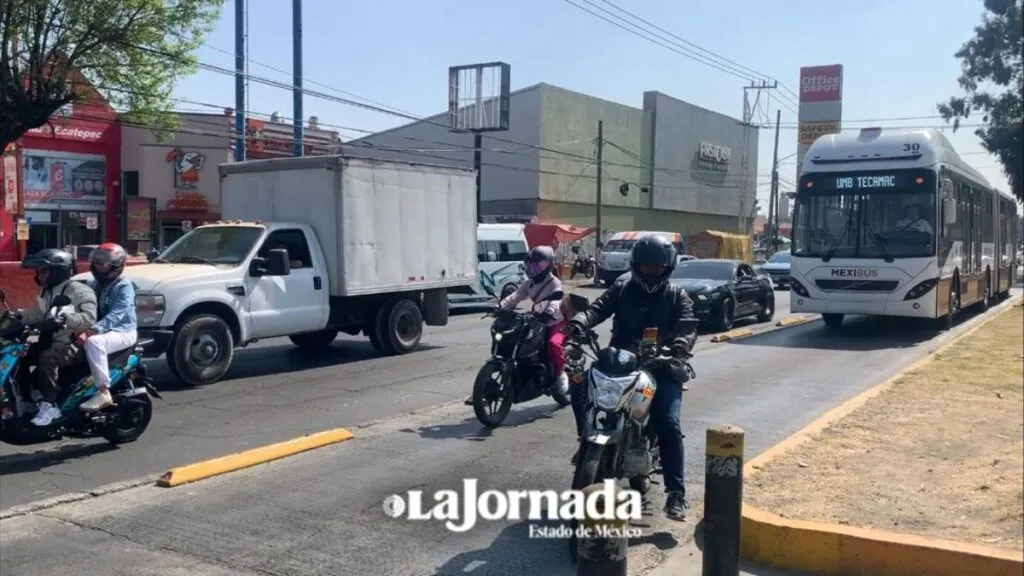 Reformas al Reglamento de Tránsito no frenan invasión al carril del Mexibús
