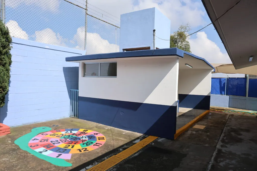 Renueva Huixquilucan salones de clases y patio en Jardín de niños de San Fernando