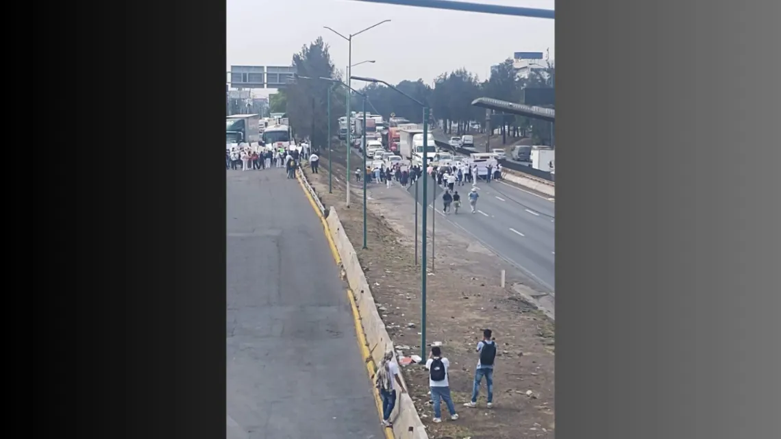 Trabajadores del sector salud de Atizapán hacen plantón porque no tienen insumos