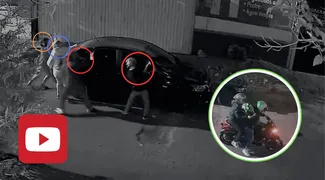 El momento exacto en que destrozan auto en la Agrícola Oriental, Iztacalco.
