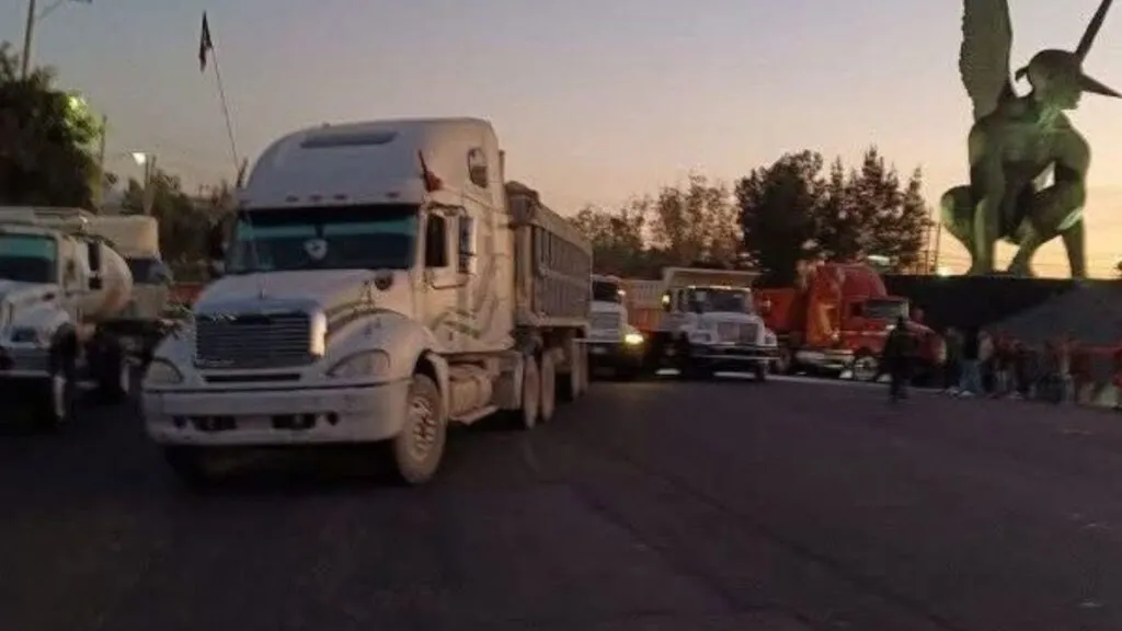 Trabajadores del Tren Maya realizan protesta y paralizan la México-Pachuca