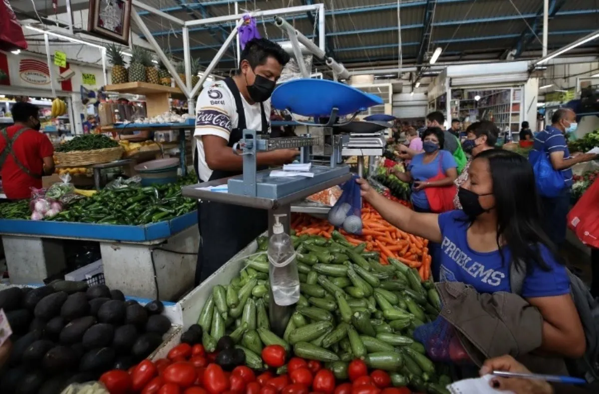 De acuerdo con el reporte del índice nacional de precios al consumidor (INPC), en la primera quincena de abril, el repunte de la inflación general anual es la mayor en las últimas cinco quincenas. Foto: La Jornada.