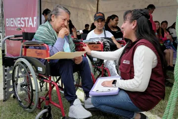 Inicia entrega pensiones para el bienestar para adultos mayores