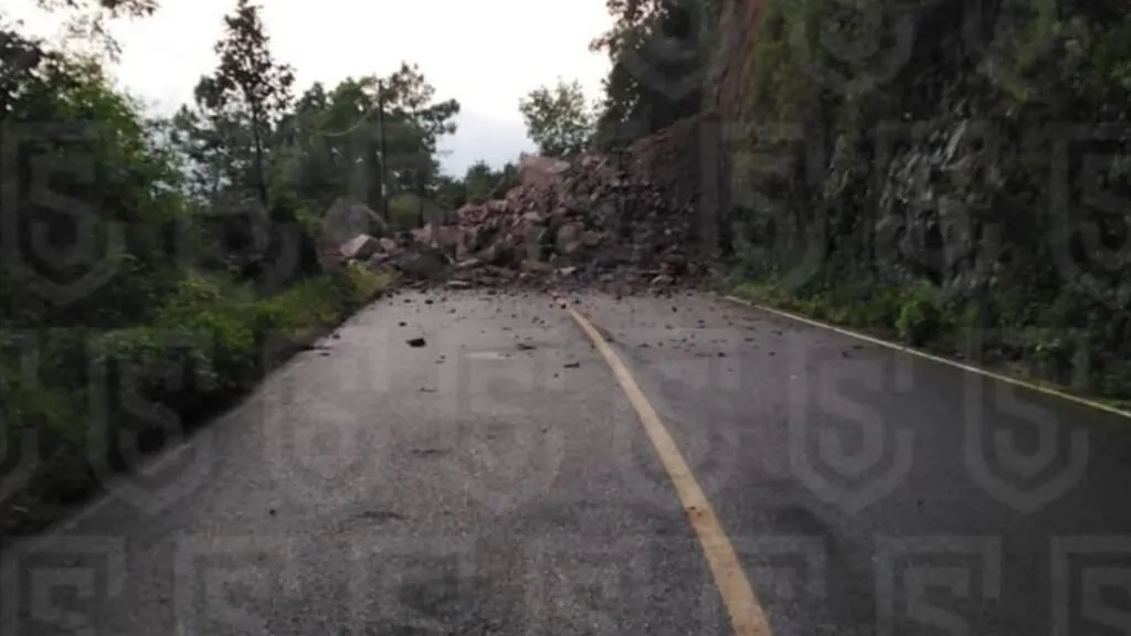 Luvianos en alerta por derrumbe e inundaciones tras lluvias