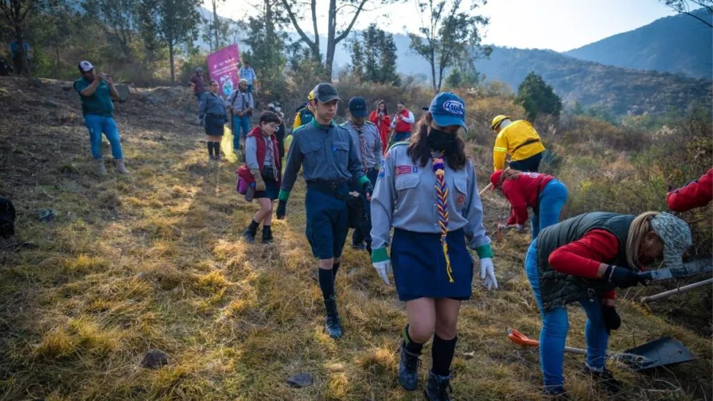 Coacalco: Construyen brechas corta fuego sobre la Sierra de Guadalupe