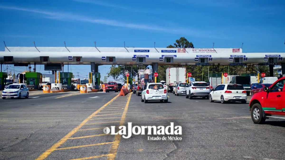 Manifestantes agrícolas se retiran de la caseta El Dorado, Ixtlahuaca