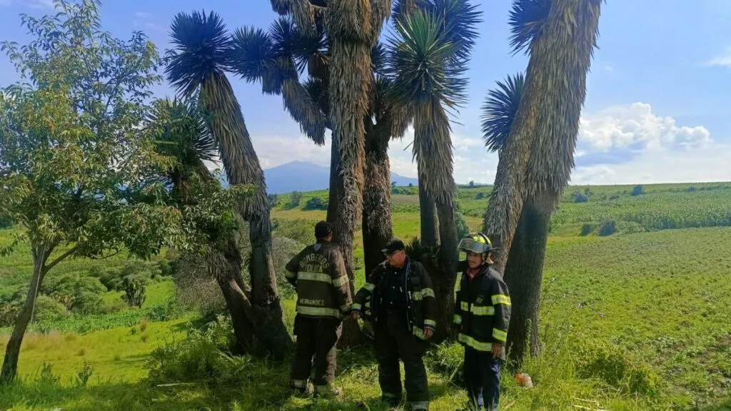 Rayo cae en Santiago Tlacotepec y deja 7 lesionados; autoridades atienden el caso