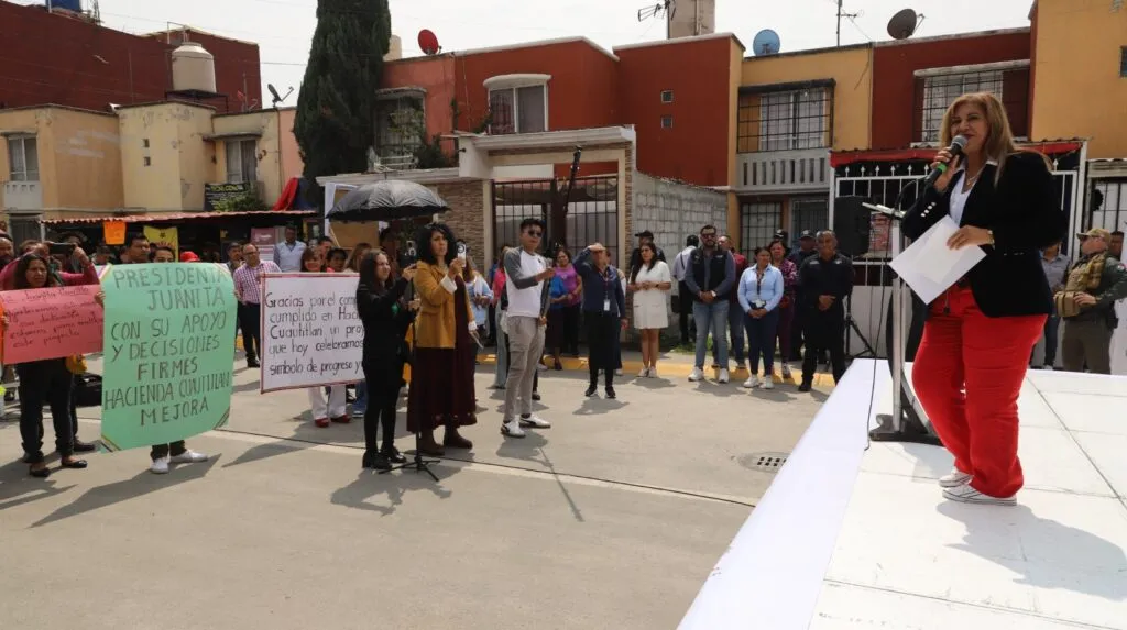 Presidenta municipal de Cuautitlán entrega primera obra de repavimentación en Hacienda Cuautitlán