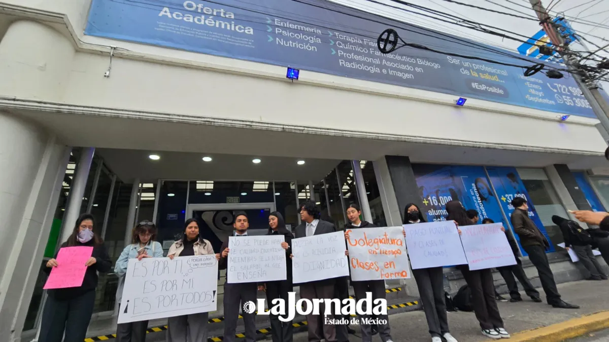 Estudiantes de Univermilenium se manifiestan en Toluca