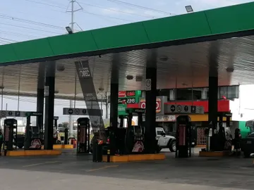 Reportan abasto intermitente de gasolina en estaciones del Valle de Toluca