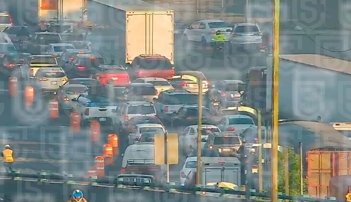 Tráfico intenso en Boulevard Aeropuerto por accidente y obras de reencarpetamiento