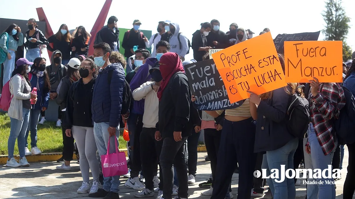 Protestan alumnos de la UPVT, piden destitución de Rectora