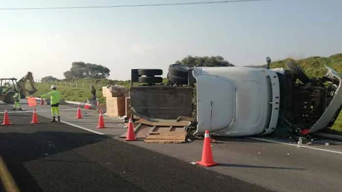 Vuelca tráiler en la Lerma-Xonacatlán