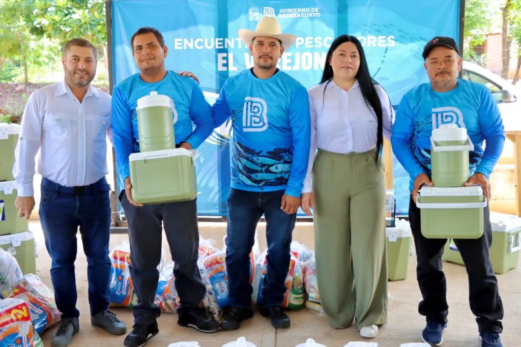 Badiraguato respalda al sector pesquero: José Paz López lleva obras y apoyos a El Varejonal