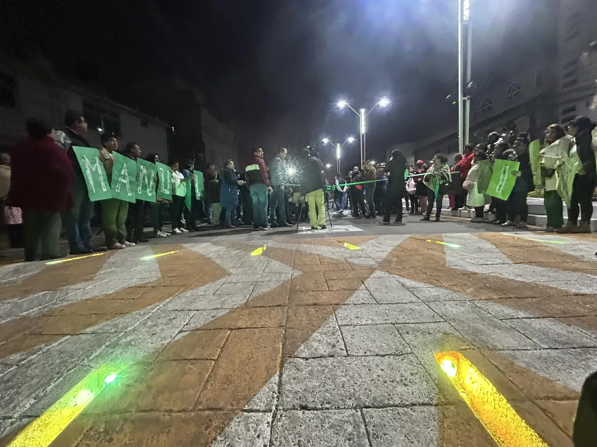 Zinacantepec inaugura calle con luces inteligentes