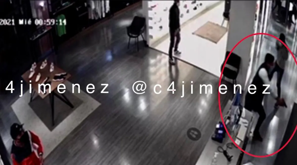 Asalto desata balacera en Reforma