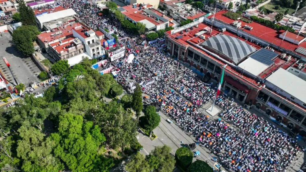 Más de 75 mil mexiquenses, encabezados por la gobernadora Delfina Gómez, acompañan la rendición de cuentas presidencial