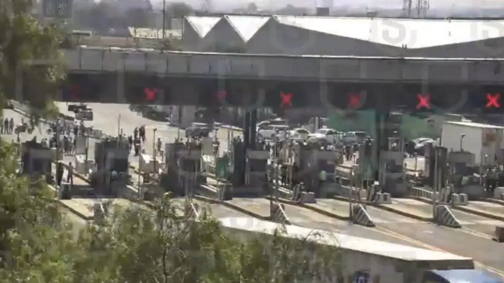 Manifestantes de Hidalgo bloquearon la México-Querétaro; demandan fabricación de Delitos