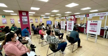 Trámites en módulos del INE se reactivan; habían sido suspendidos por los comicios. Foto: La Jornada