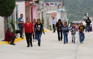 Pavimentan calle tras 3 décadas de espera de sus habitantes