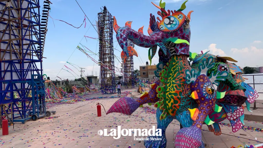 Artesanos llenan de color la Feria Internacional de la Pirotecnia en Tultepec