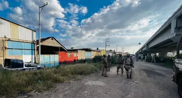 Ecatepec: Aseguran toma clandestina y bidones llenos de gasolina