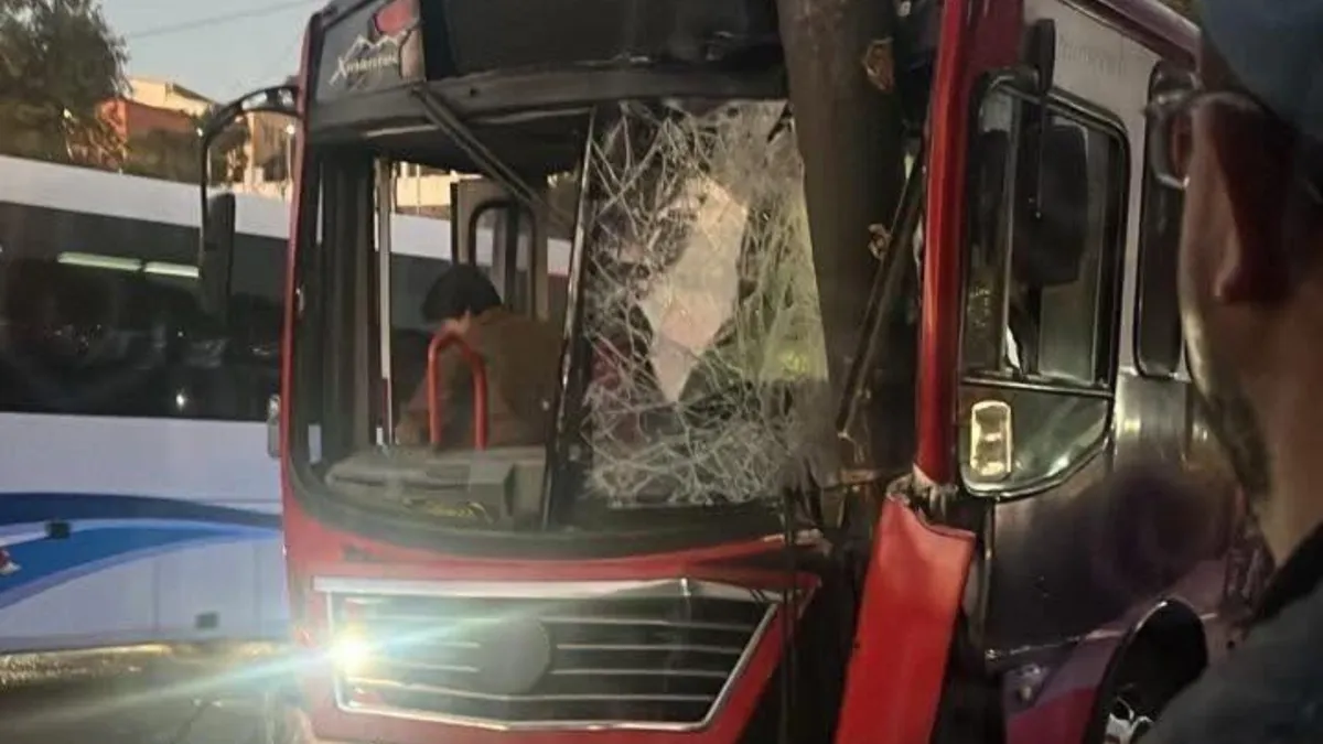 Accidente en Toluca deja al menos diez personas lesionadas