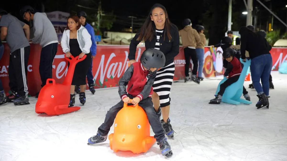 Ecatepec: Más de 20 mil personas ya patinaron gratis en la explanada municipal