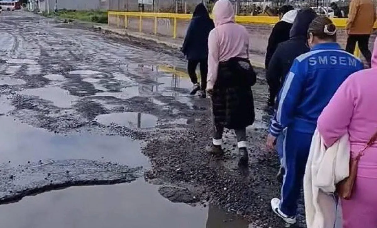 Habitantes de Toluca anuncian protesta por mal estado de vialidades