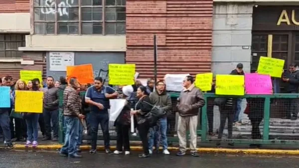 Bloquean av. Independencia, en Toluca, por manifestación frente a Secretaría de Salud