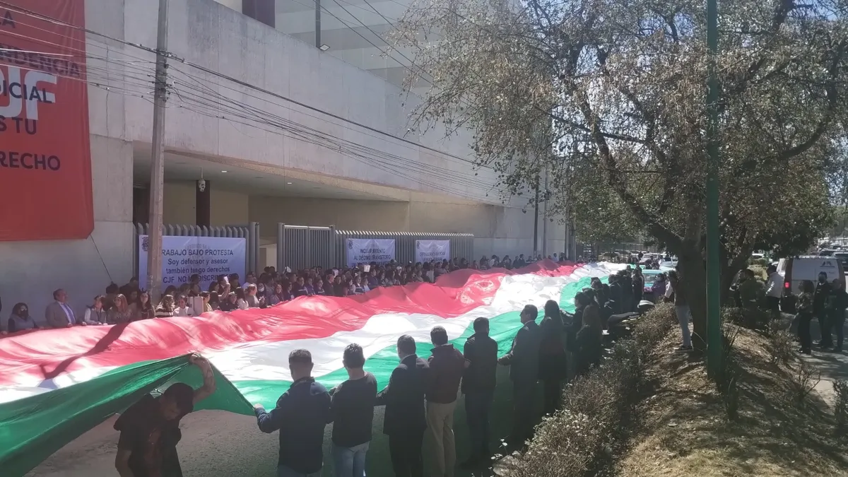 Protestan trabajadores del Poder Judicial por reducción de aportaciones en fondo de retiro