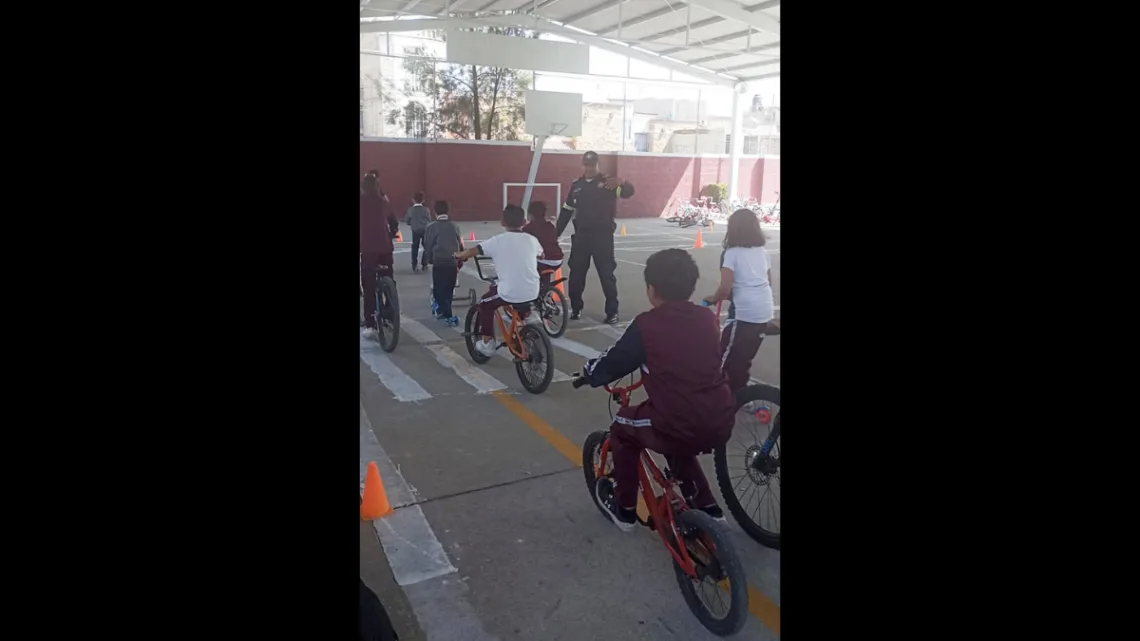 Edomex: Policías imparten plática de seguridad vial en escuelas