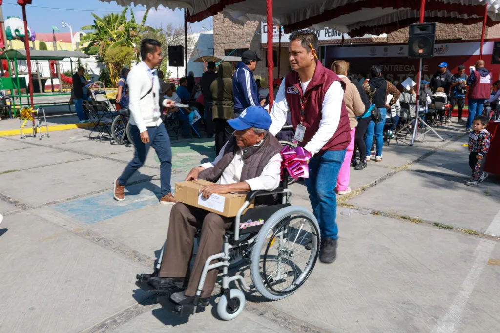 Más de 400 personas recibieron aparatos funcionales en Chimalhuacán durante 2025