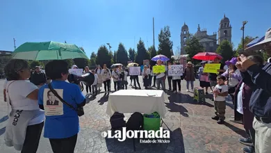 Colectivo 'Haz Valer mi Libertad' bloquea calle de Lerdo en Toluca