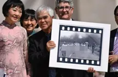 No existen pruebas suficientes para confirmar ni refutar con certeza la autoría tradicional de la fotografía La niña del napalm.