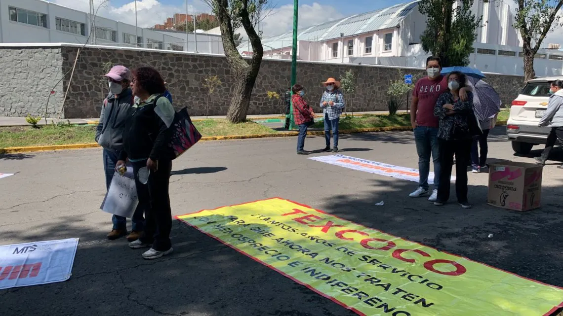 Pensionados y jubilados exigen al ISSEMyM su pago y aumento