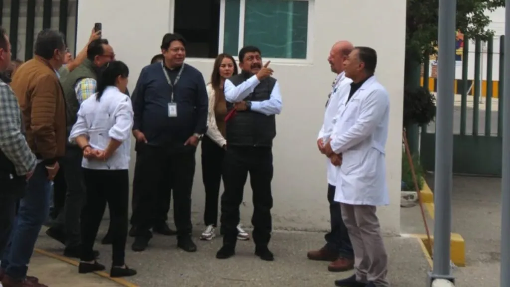 Instalan techumbre para sala de espera en el Hospital General Guadalupe Victoria de Texcoco