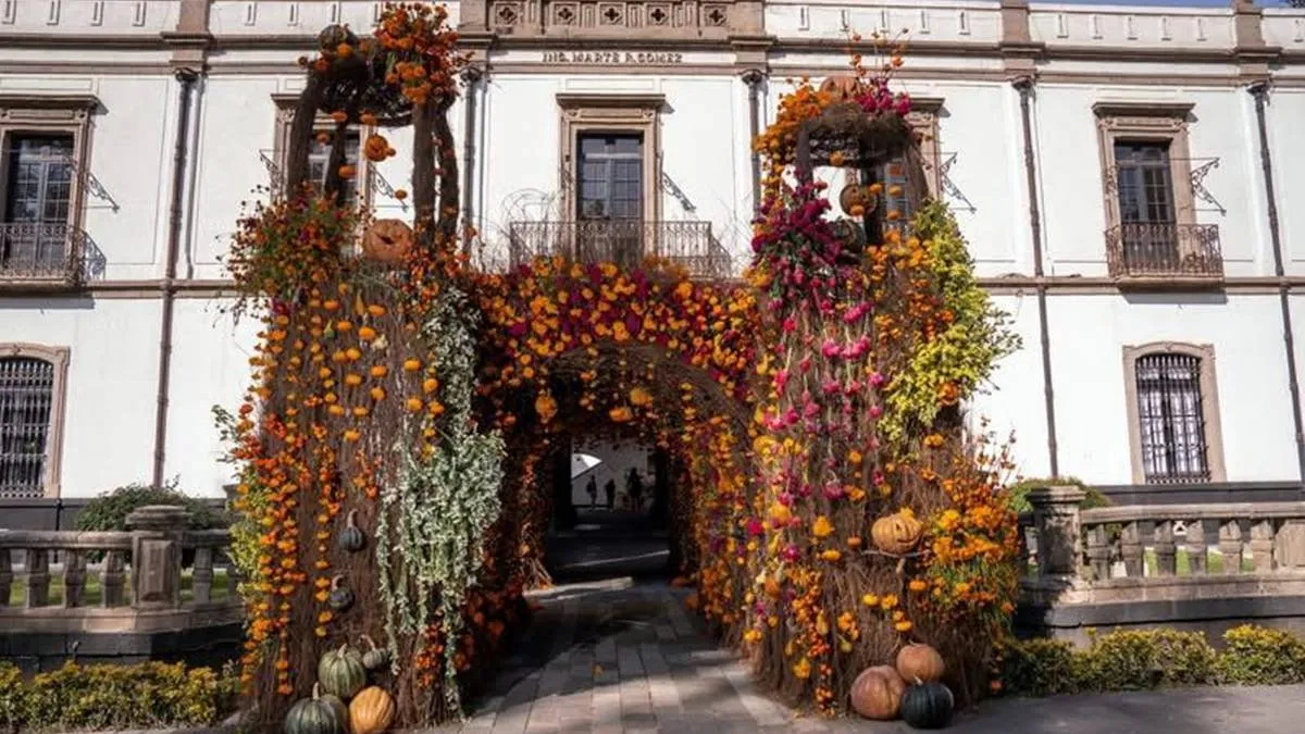 Ofrenda Matlatzinca ilumina el camino de los muertos en Chapingo