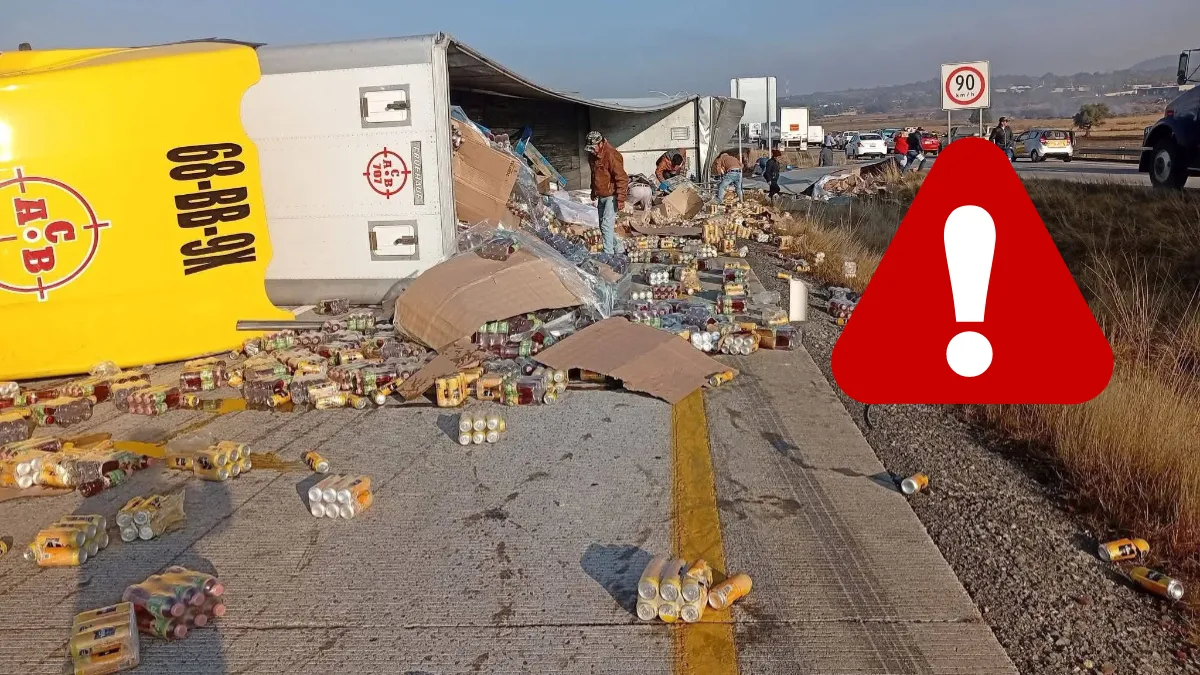 Tráiler tipo full cargado con jugos volcó en Arco Norte, generando cierre total y actos de rapiña.