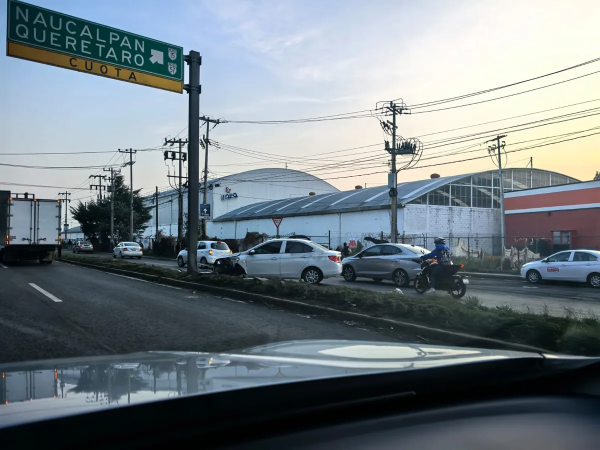 Choque afecta circulación en Boulevard Aeropuerto en dirección Santín