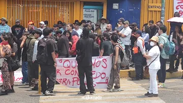 Estudiantes del CCH Naucalpan se mantienen en Asamblea con directivos del plantel, maestros y estudiantes