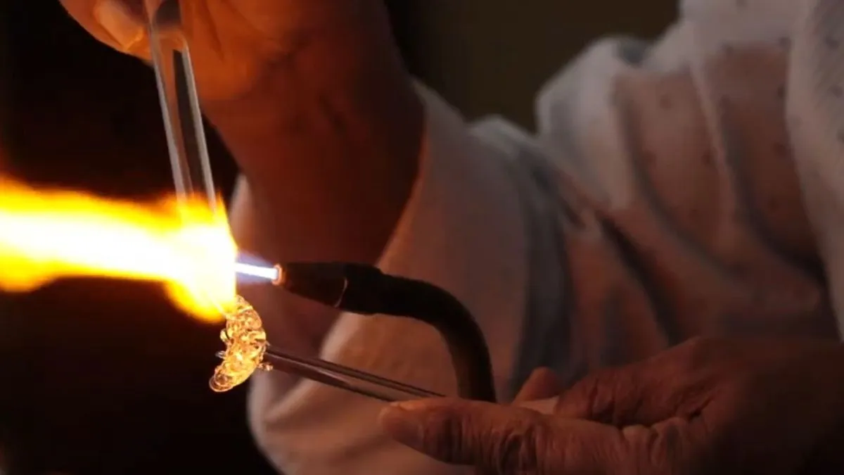 Artesanías de vidrio: un arte quienes lo fabrican